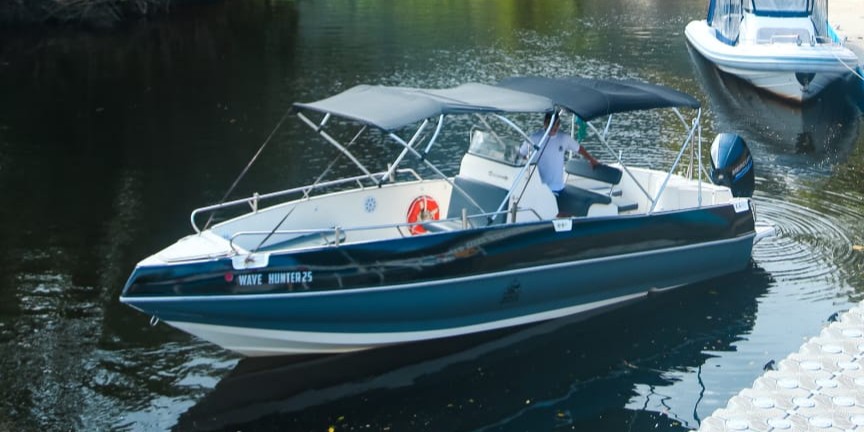 Aluguel de Lancha Wave Hunter em São Sebastião