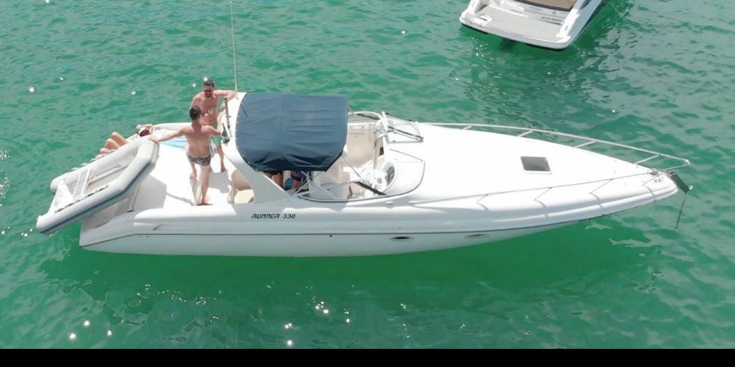 Aluguel de Lancha Runner 330 em São Sebastião